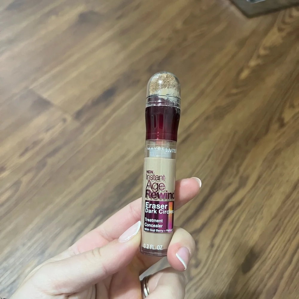 Maybelline Medium Instant Age Rewind Concealer